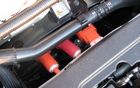 À la sortie des connecteurs de recharge se trouvent les fils électriques qui permettent d'acheminer le courant au système de recharge et éventuellement aux batteries.