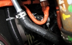 Le cylindre principal du système de freinage à récupération d'énergie qui permet de recharger la batterie lors des freinages. Ce système est fortement sollicité en ville mais aucunement sur l'autoroute.
