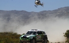 Le Français Stéphane Peterhansel (Mini) mène présentement le Rallye-Raid Dakar, à la veille de compléter la première semaine de compétition.