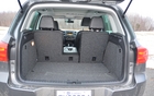 Volkswagen Tiguan 2012. Tr&egrave;s pratique ce d&eacute;gagement entre les deux si&egrave;ges arri&egrave;re!