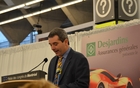 Le toujours sympathique Bertrand Godin, porte-parole du Salon de l'auto de Montréal fait son discours d'ouverture.