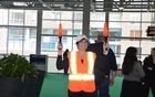 Je ne sais pas si cette gentille dame fera le traffic tout au long du Salon mais sa présence faisait sourire et apportait un vent de fraîcheur!