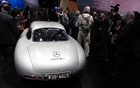 Mercedes-Benz avait apport&eacute; une 300 SLR 1952 pour le lancement de la nouvelle SL