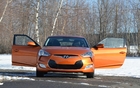 Hyundai Veloster 2012. Remarquez la différence entre les portes avant gauche et droite.