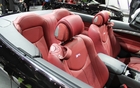 Les designers jouent de plus en plus avec les couleurs. Carrosserie poupre et intérieur rose-grenat pour cette Infiniti G37 IPL