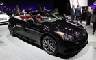 Infiniti G37 IPL aux couleurs pour le moins voyantes... même si la photo ne rend pas très bien le pourpre de la carrosserie.