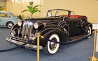 Packard 1707 Convertible Victoria 1937. Gagnant de plusieurs prix, cette voiture dotée d'un V12 demande 350 000$
