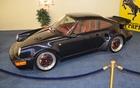 Porsche 911 Turbo S 1993. Cette voiture n'a parcouru que 84 km depuis ce temps. Un sacrilège, quoi. Elle n'est pas à vendre.