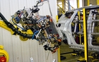 Ford et ses robots aux yeux de laser et aux bras en ventouse 