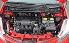 Le quatre cylindres de 1,5 litre développe 106 chevaux. La transmission de base est une manuelle à cinq rapports ou, en option, une automatique à quatre rapports.