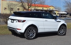 The Evoque’s appearance is very dynamic, thanks most notably to its roofline that plunges dramatically toward the hatch.