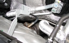 Derrière le bloc moteur, on retrouve la première sonde à oxygène. La position est parfaite, à l'abri des intempéries et des aléas de la route.