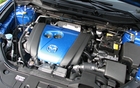 La présentation du compartiment moteur est très esthétique avec le couvert de la motorisation peint de la couleur de la carrosserie. Tout est disposé de façon élégante et facilement accessible.