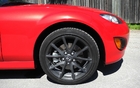 Ce modèle Spécial possède de série des roues en alliage de couleur tiane