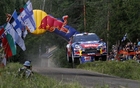 Sébastien Loeb a remporté en Finlande la cinq centième épreuve de l'histoire du Championnat du monde des Rallyes.