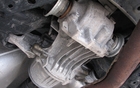 The rear differential is well fixed to the chassis and rubber rings keep vibrations to a minimum. The fact that it is so small helps it fit in between the other mechanical parts. 