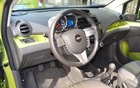 The passenger compartment is cheerful with accents in the same colour as the body (for certain colours only).