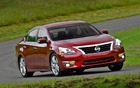 La grille de calandre est l'élément visuel le mieux réussi de la nouvelle Altima.