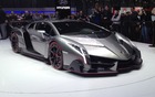 Lamborghini Veneno. Contrairement à ce que l'enseigne en arrière-plan peut laisser penser, non ce n'est pas une Hyundai!