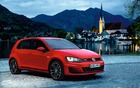 La Volkswagen Golf GTD prend la pause en soirée près du lac Tegernsee en Bavière
