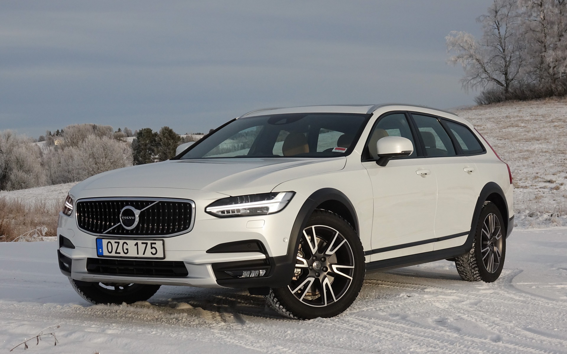 17 Volvo V90 Cross Country King Of The Ice The Car Guide