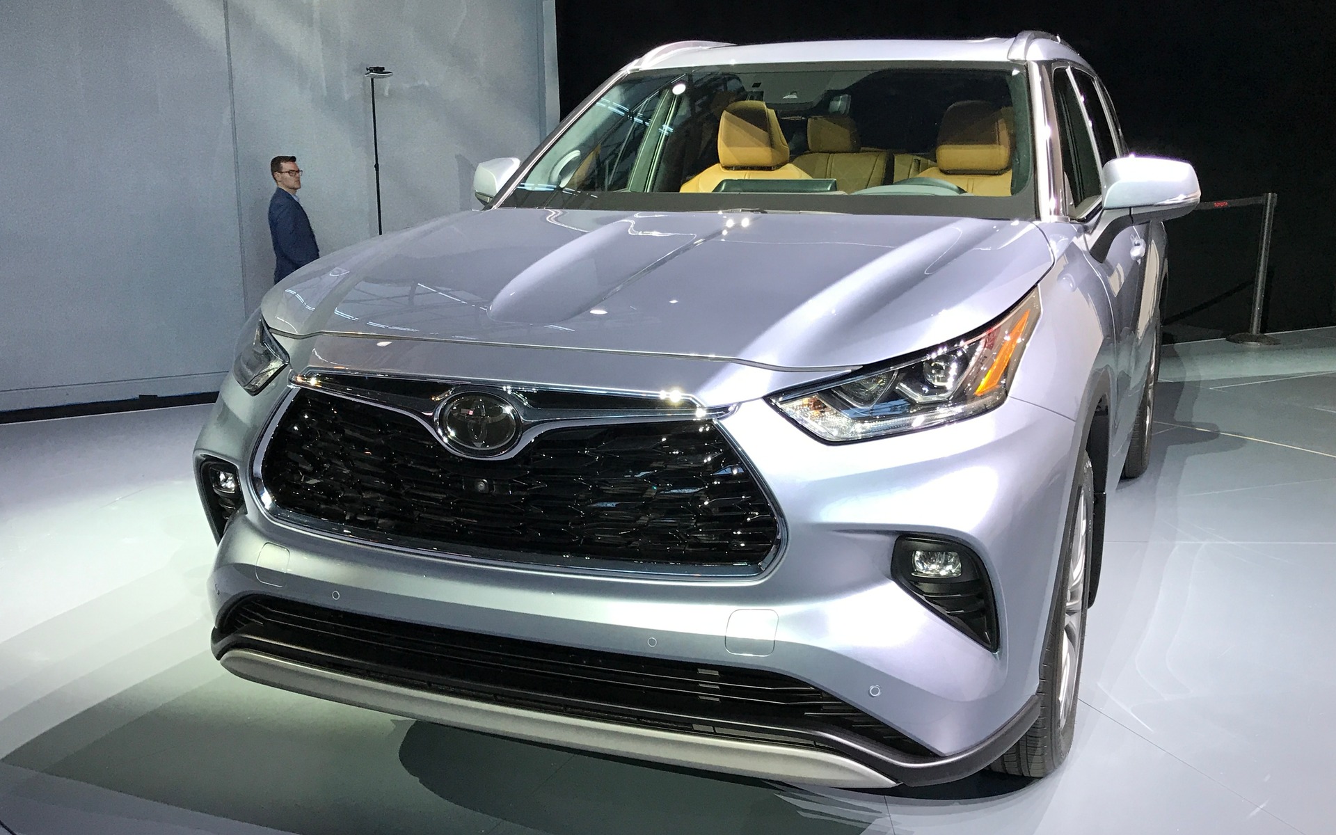 2020 Toyota Highlander: New Styling, More Efficient Hybrid Model - 11/22
