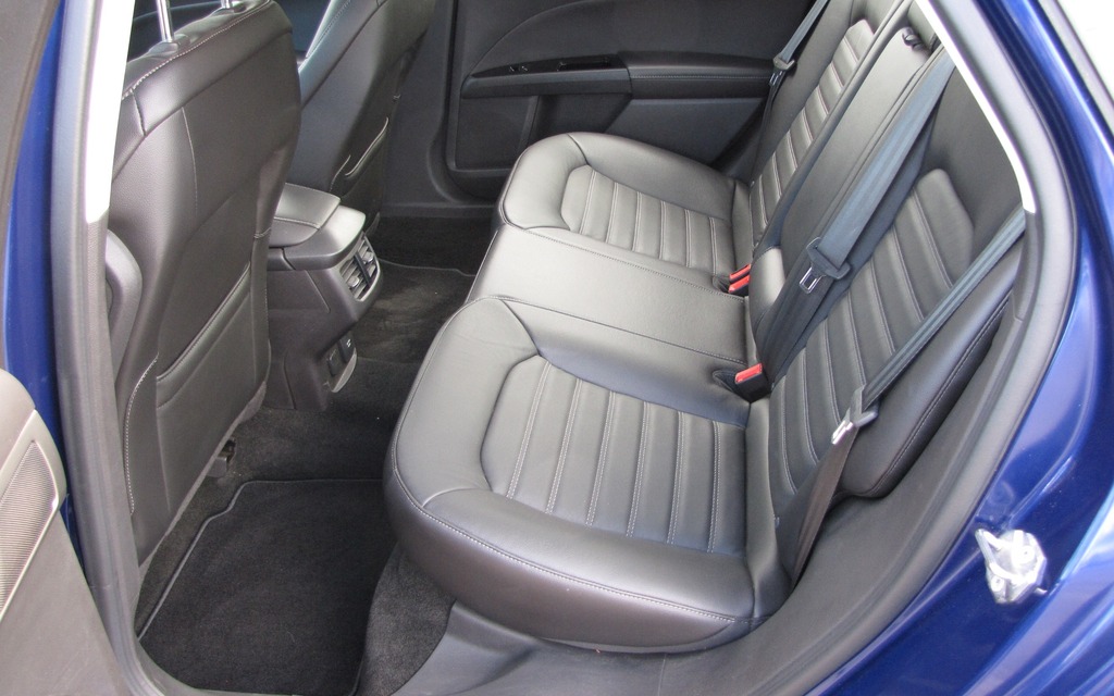 Front leg room ford fusion #10
