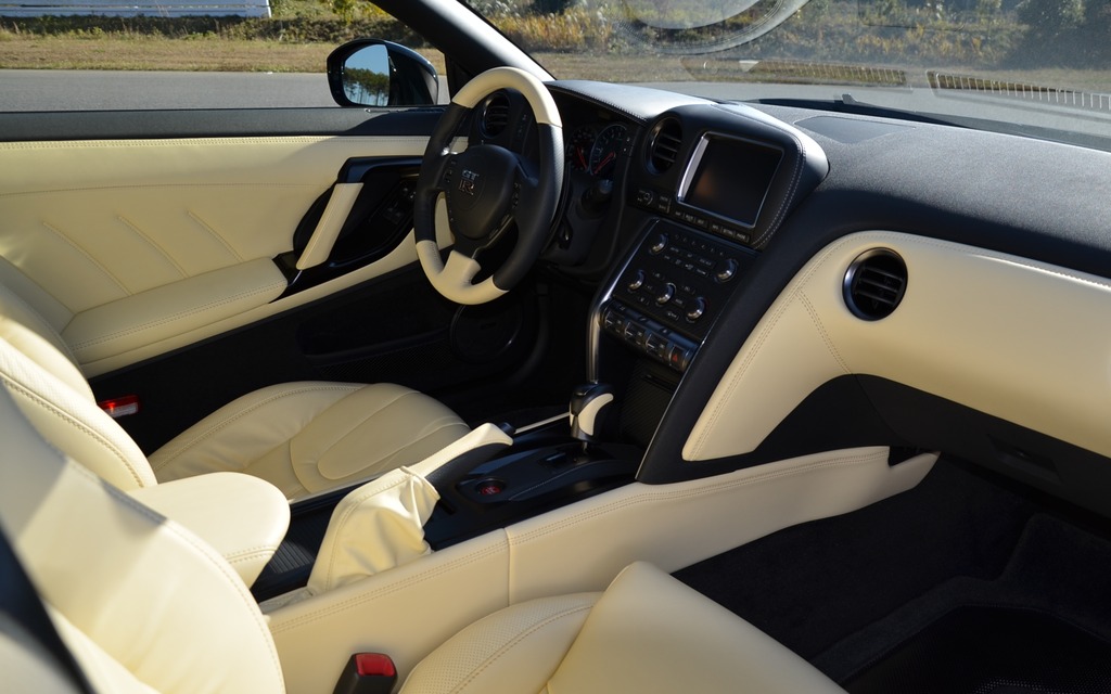 2015 Nissan GTR Nismo interior
