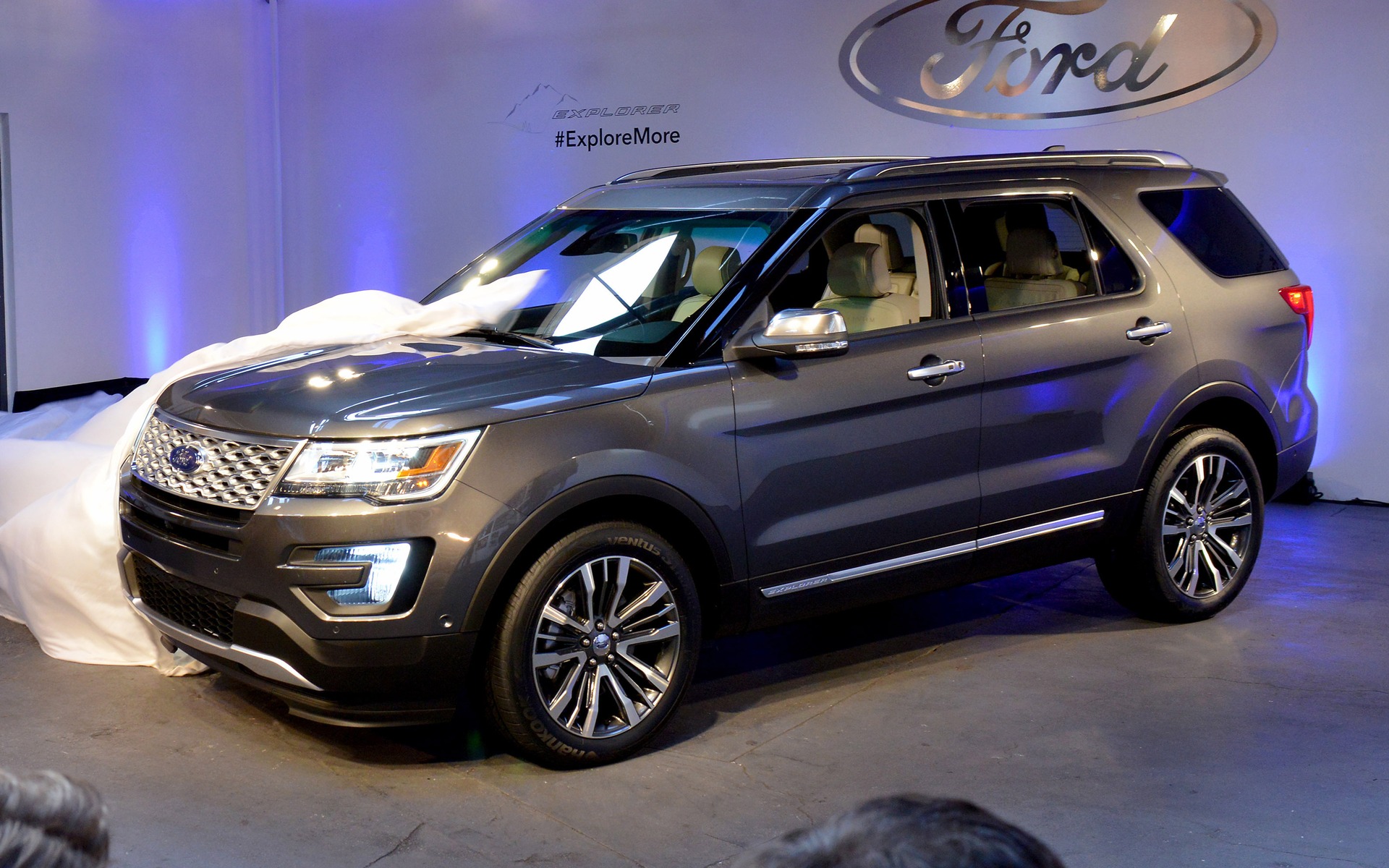 What is the difference between ford explorer xl and xlt #7