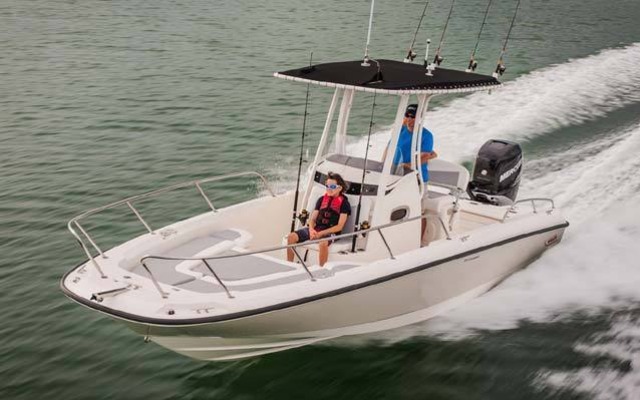 2015 Boston Whaler 240 Dauntless - Tests, news, photos, videos and ...