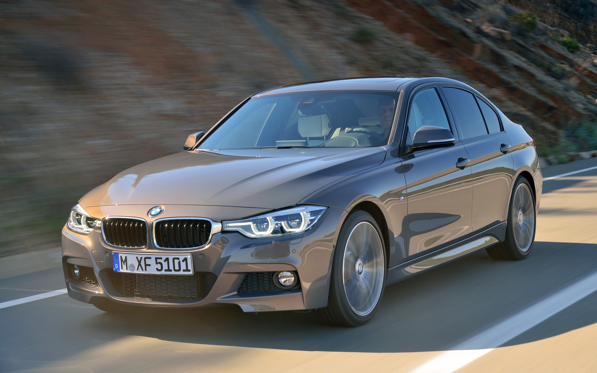 Spécifications BMW Série 3 Berline 4 portes 320i xDrive, Traction ...
