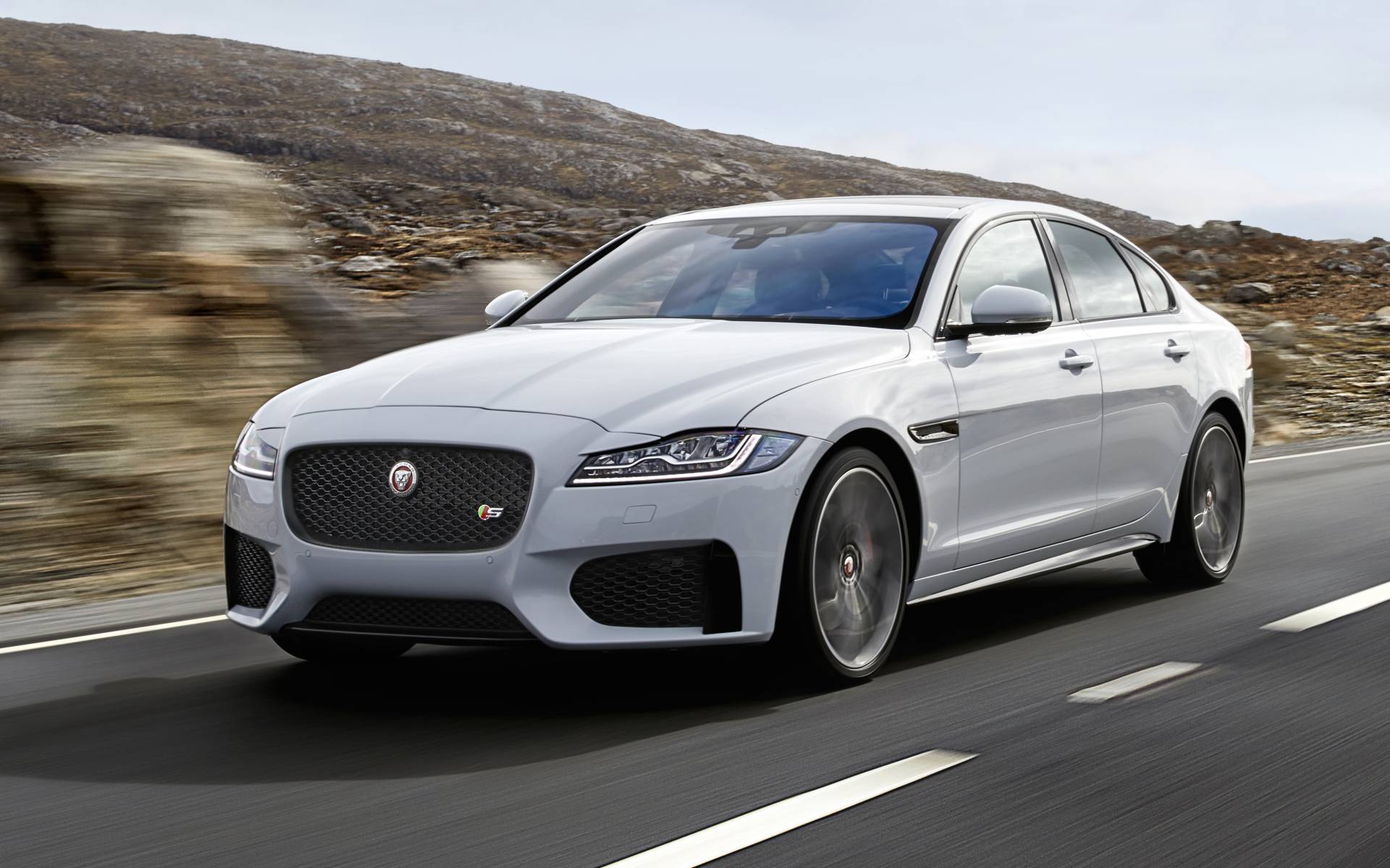 Jaguar Xf Photos 2 6 The Car Guide